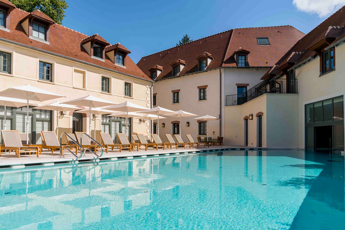 Piscine-Dolce-by-Wyndham-verseilles