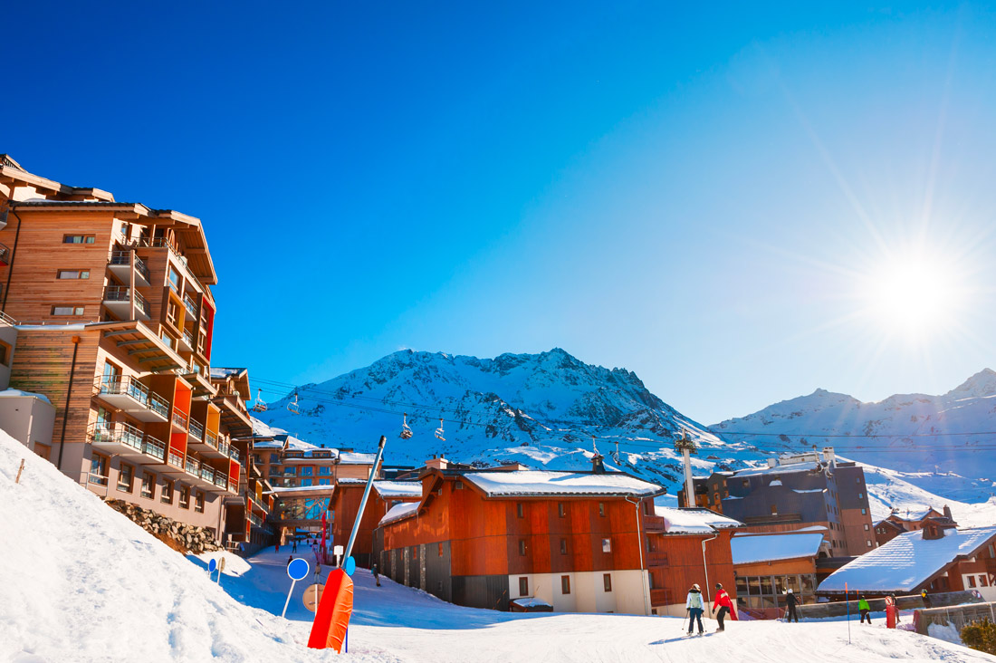 chalet-ski